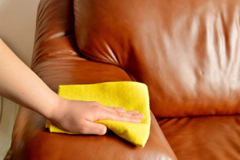 cach-khac-phuc-vet-xuoc-sofa-da-2