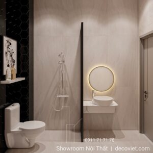 Nhà tắm nhà phố Quận 7 hiện đại với vách ngăn kính