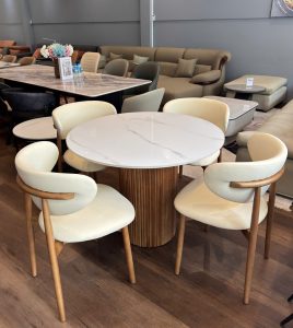 Bộ Bàn Ăn Tròn Gỗ 4 Ghế 2933S